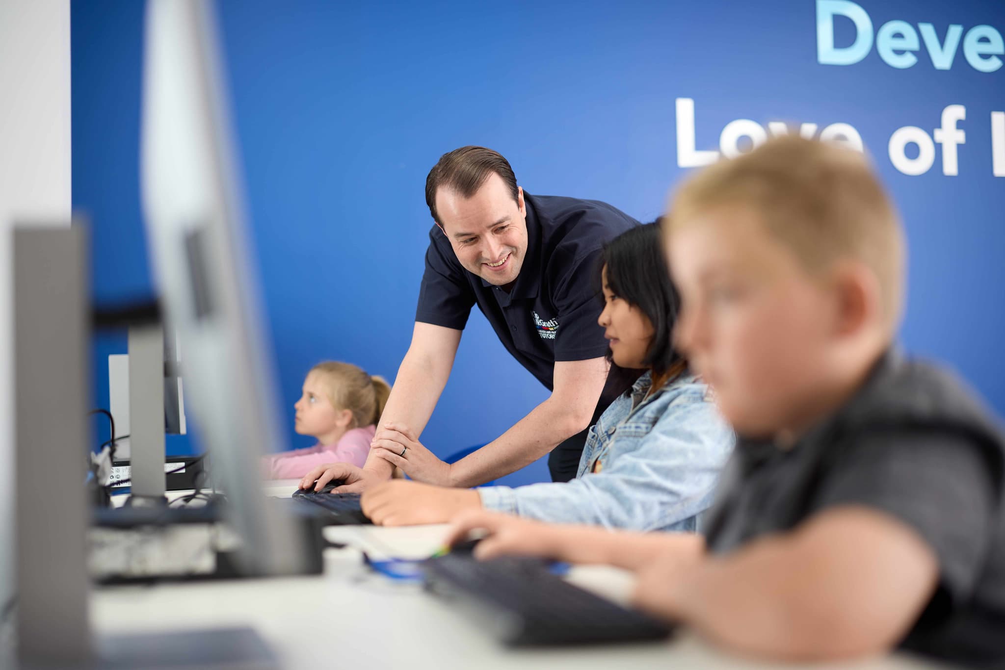 KipMcGrath_StudentGroup_02_Computer_015 (1) (1).jpg